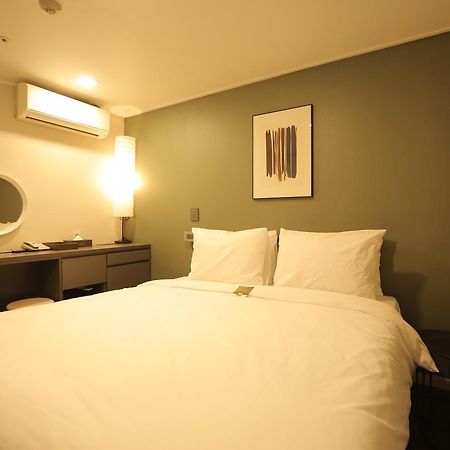 The Hotel Young Inn Seoul Exteriör bild