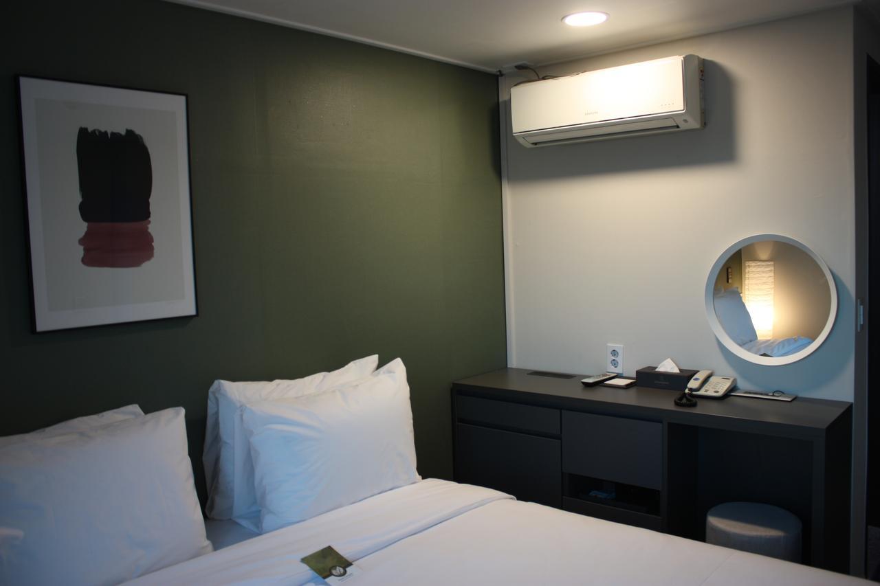The Hotel Young Inn Seoul Exteriör bild