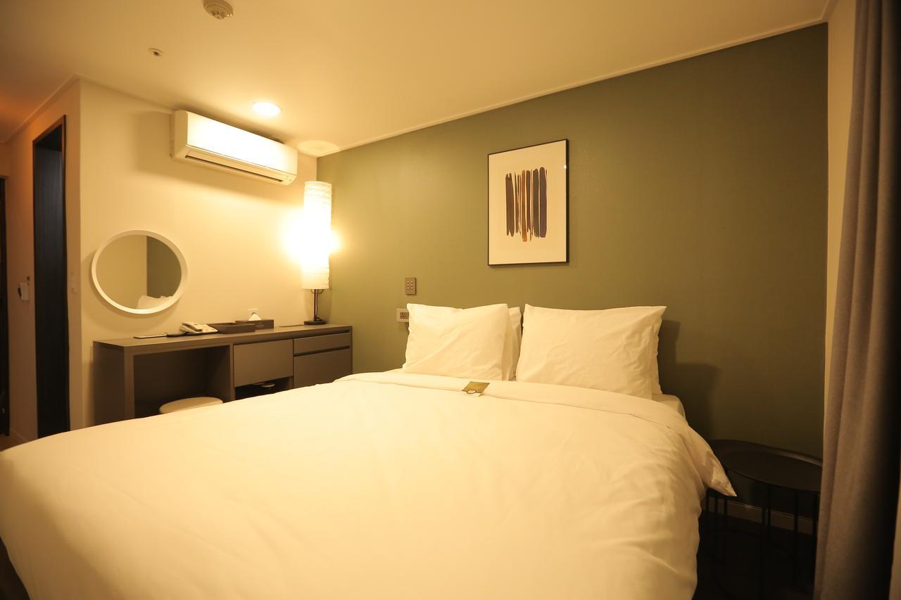 The Hotel Young Inn Seoul Exteriör bild